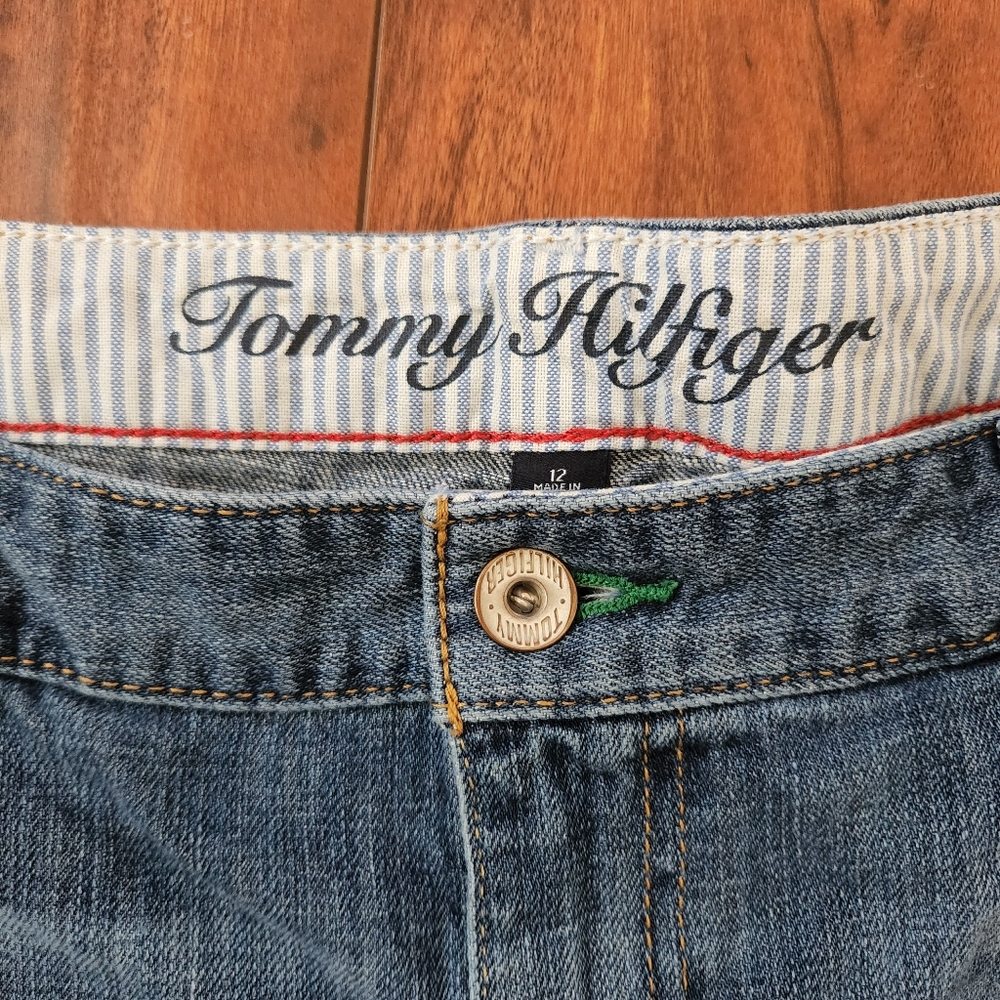TOMMY HILFIGER DENIM ROLLED CUFFED JEAN SHORTS - Picture 3 of 4